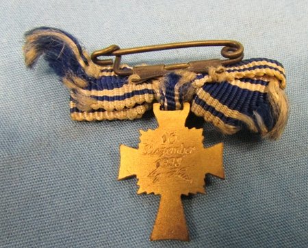  German WWII Miniature Gold Mothers Cross — image 3