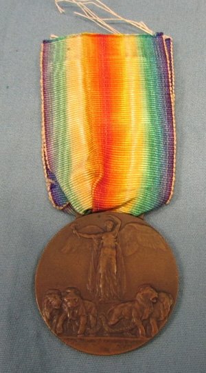  Italian WWI Victory Medal & Ribbon, Type 3, Lorioli & Castelli — image 2