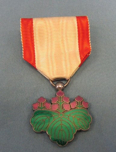  Japanese WWII Order of the Rising Sun 7th Class — image 2