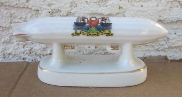 British WWI Era, Patriotic Homefront Crestware Collection, 18 Pieces — image 3