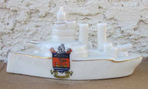 British WWI Era, Patriotic Homefront Crestware Collection, 18 Pieces — image 4