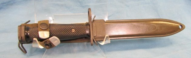  US Vietnam War Era, Colt Mfg. M7 Bayonet & Scabbard — image 2