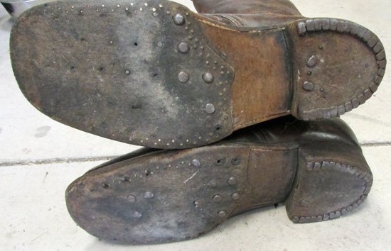  British WWI Royal Artillery Uniform Set, Hat, Bandoleer, Tunic & Boots — image 13