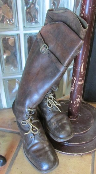  British WWI Royal Artillery Uniform Set, Hat, Bandoleer, Tunic & Boots — image 8