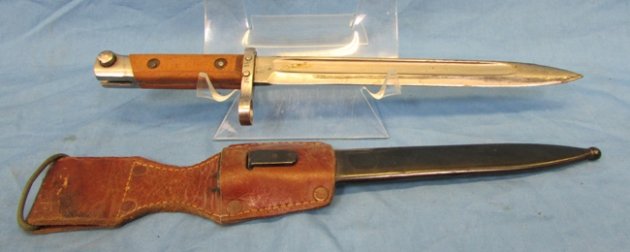  Hungary, WWII Era, M95 Bayonet & Frog — image 3