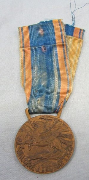  Italian WWII Valore Aeronautico Bronze Class — image 2