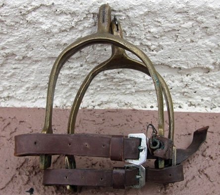 US Indian War Era Mounted Spurs, Mismatched Pair — image 3