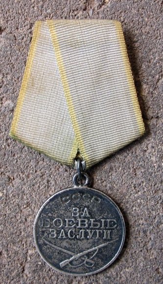 Soviet WWII Medal for Combat Service, Silver, 736664 — image 2