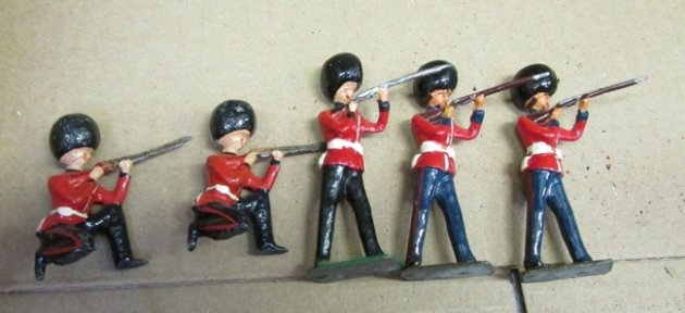  British Post WWII, Britains Soldier Lot, 22 Figures — image 4