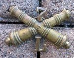 US SAW Era, Army Enlisted Artillery Hat Emblem, 1896-1900