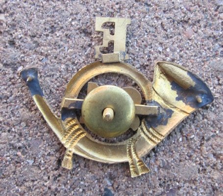 US SAW Era, Army Field Musician Hat Emblem, 1896-1902, 24 E — image 3