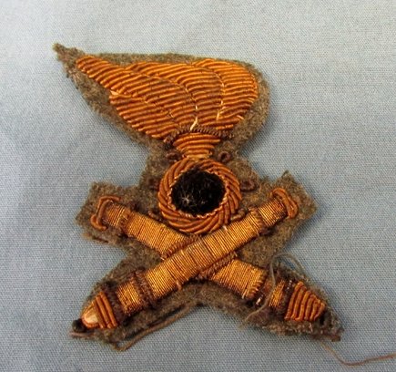  Italian WWII Artillery Officers Bustina Hat Insignia — image 2