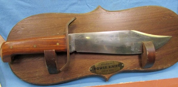  US Vietnam War Era, Western W49 Bowie Knife, Box & Display Stand — image 3