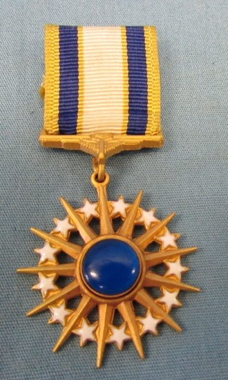  US Cold War Era Air Force Distinguished Service Medal, Miniature — image 2