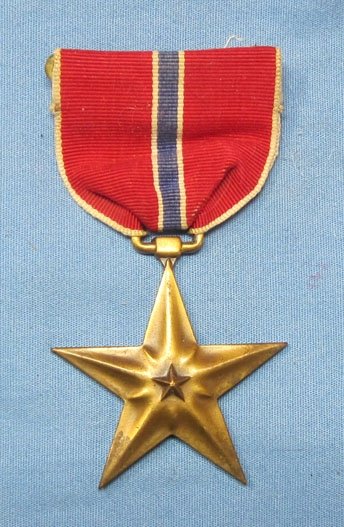 US WWII Bronze Star, Slot Brooch, Named — image 2
