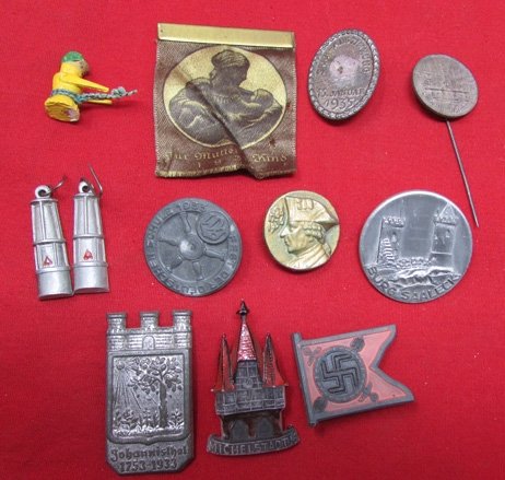 German WWII Tinnie & WHH Lot of 11 Pieces — image 2