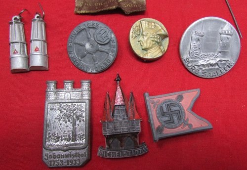 German WWII Tinnie & WHH Lot of 11 Pieces — image 3