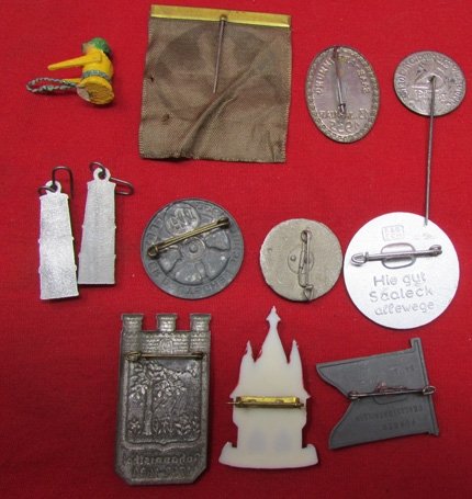 German WWII Tinnie & WHH Lot of 11 Pieces — image 5