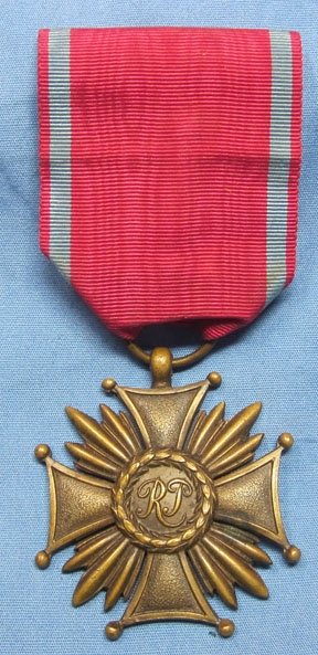 Polish Cross of Merit, III Class Bronze, Nice Old Issue Box — image 2