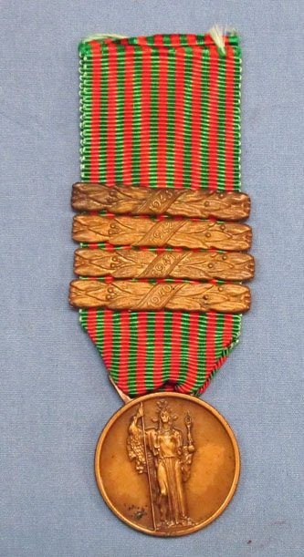 Italian WWII Service Medal 1940-1943, 4-Clasps — image 2