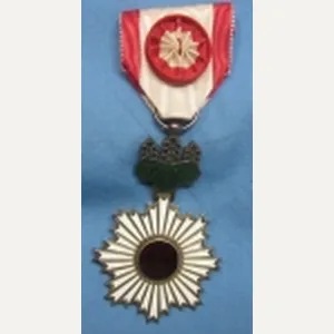 Japanese Order of the Rising Sun 4th Class, Cased