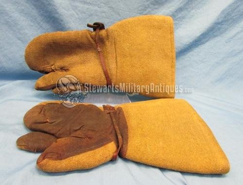  Japanese WWII Army Issue Winter Mittens — image 2