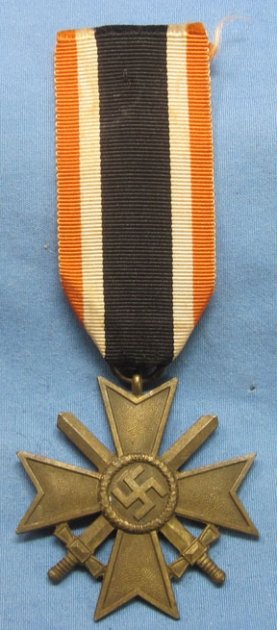German WWII War Service Cross 2nd Class, Swords, Maker 15 — image 2