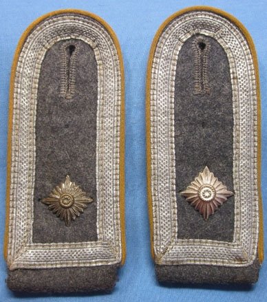German WWII Luftwaffe Feldwebel Shoulder Straps, Pair, Flight — image 2