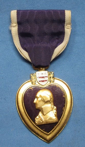 US WWII Slot Brooch Purple Heart, Numbered Edge, Cased — image 4