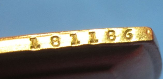 US WWII Slot Brooch Purple Heart, Numbered Edge, Cased — image 5