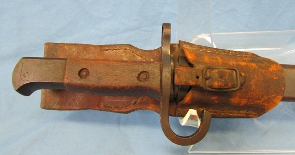  Japanese WWII Type 30 Bayonet Nagoya Hourglass, With Leather Frog — image 3