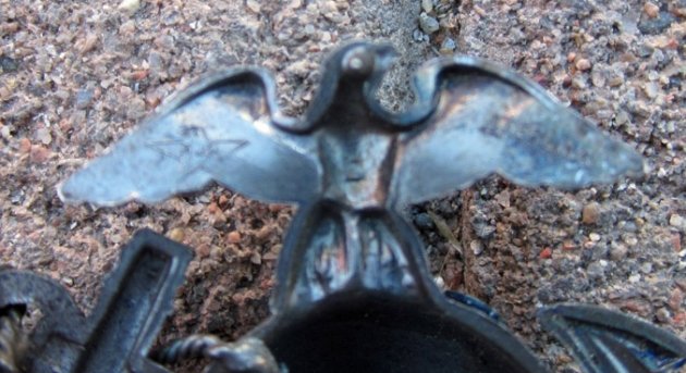 US WWII USMC Officer Service Hat Emblem, Hillborn-Hamburger, Sterling — image 4