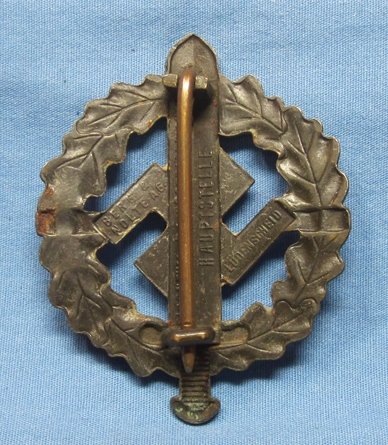 German WWII SA Sports Badge, Bronze, Berg & Nolte Mfg. — image 3