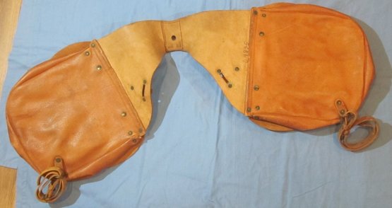 US WWI-WWII, M1904 Leather Saddlebags, Canvas Liners & Two White Canvas Ration Bags, Excellent Condition — image 6