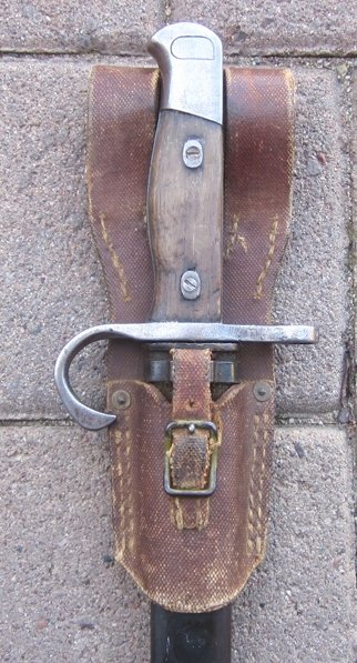 Japanese WWII Type 30 Bayonet & Rubberized Canvas Frog, Kokura Arsenal — image 2