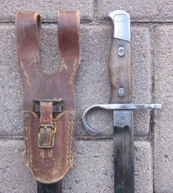 Japanese WWII Type 30 Bayonet & Rubberized Canvas Frog, Kokura Arsenal — image 6