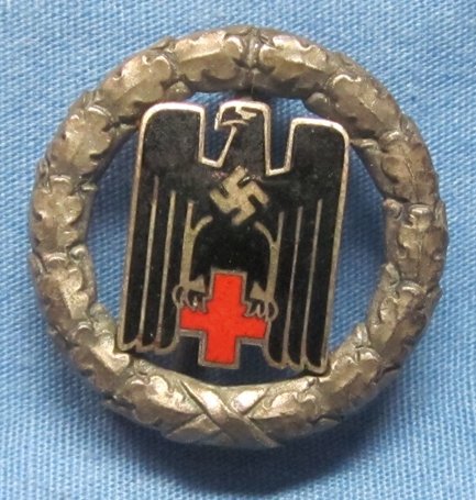 German WWII Red Cross Membership Badge — image 2