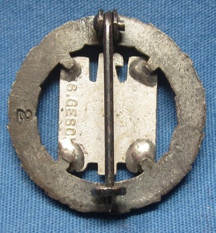 German WWII Red Cross Membership Badge — image 3