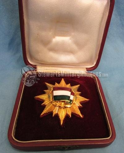  Hungarian People's Republic, Cold War Era, Order of the Flag 3rd Class, Cased — image 2