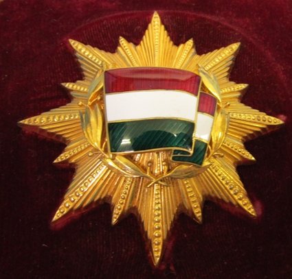  Hungarian People's Republic, Cold War Era, Order of the Flag 3rd Class, Cased — image 3