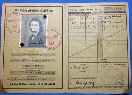 German WWII Female Reichsarbeitsdienstpass, Born 1922 — image 3