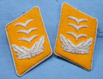 German WWII Luftwaffe Flight Officer Collar Tabs, Pair — image 2