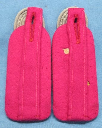 German WWII Heer Field Grade Shoulder Boards, Carmine Piping, Pair — image 3
