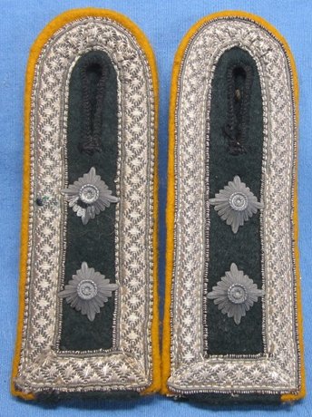 German WWII Heer Cavalry Oberwachtmeister Shoulder Straps, Pair — image 2
