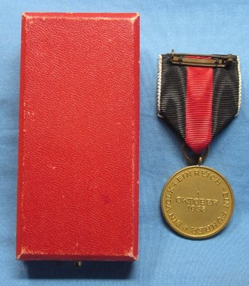 German WWII Czech Occupation Medal, Cased — image 3