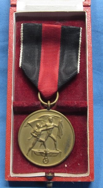 German WWII Czech Occupation Medal, Cased — image 4