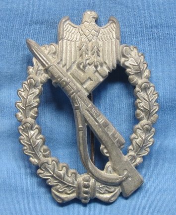 German WWII Infantry Assault Badge, Silver, Hollow Back — image 2