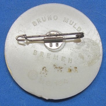 German WWII White Plastic Tinnie, Bremen 1939 — image 3