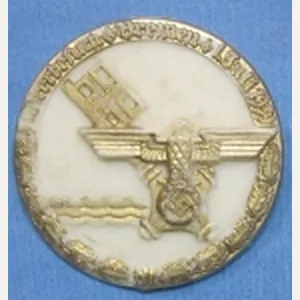 German WWII White Plastic Tinnie, Bremen 1939