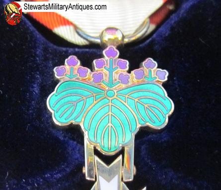  Japanese WWII Order of the Rising Sun 5th Class, Cased   — image 5